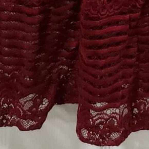 GUESS Lace Illusion Halter Dress - Picture 6 of 6